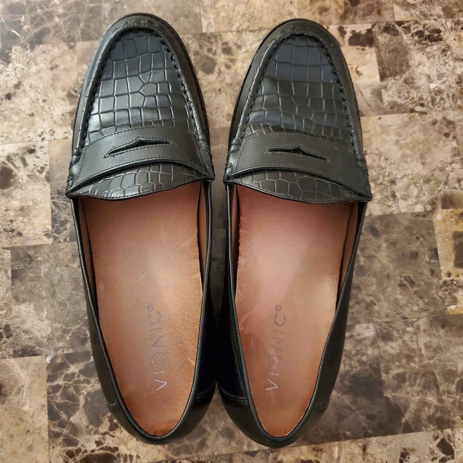 Vionic  sz 9 Waverly Croc Penny Loafer Black Leather wmn Academia Work Classic