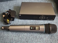 Sennheiser XS Wireless Microphone Vocal Set 825