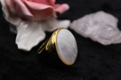 Modeschmuck Ring vergoldet mit Perlmutt min Gr57 (18,1 mm) - Bild 1 von 4