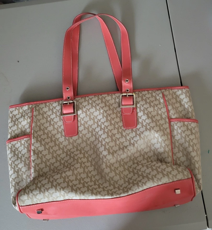 Bolso de Mano New York And Company Monograma Naranja Tostado Foto 2 de 4