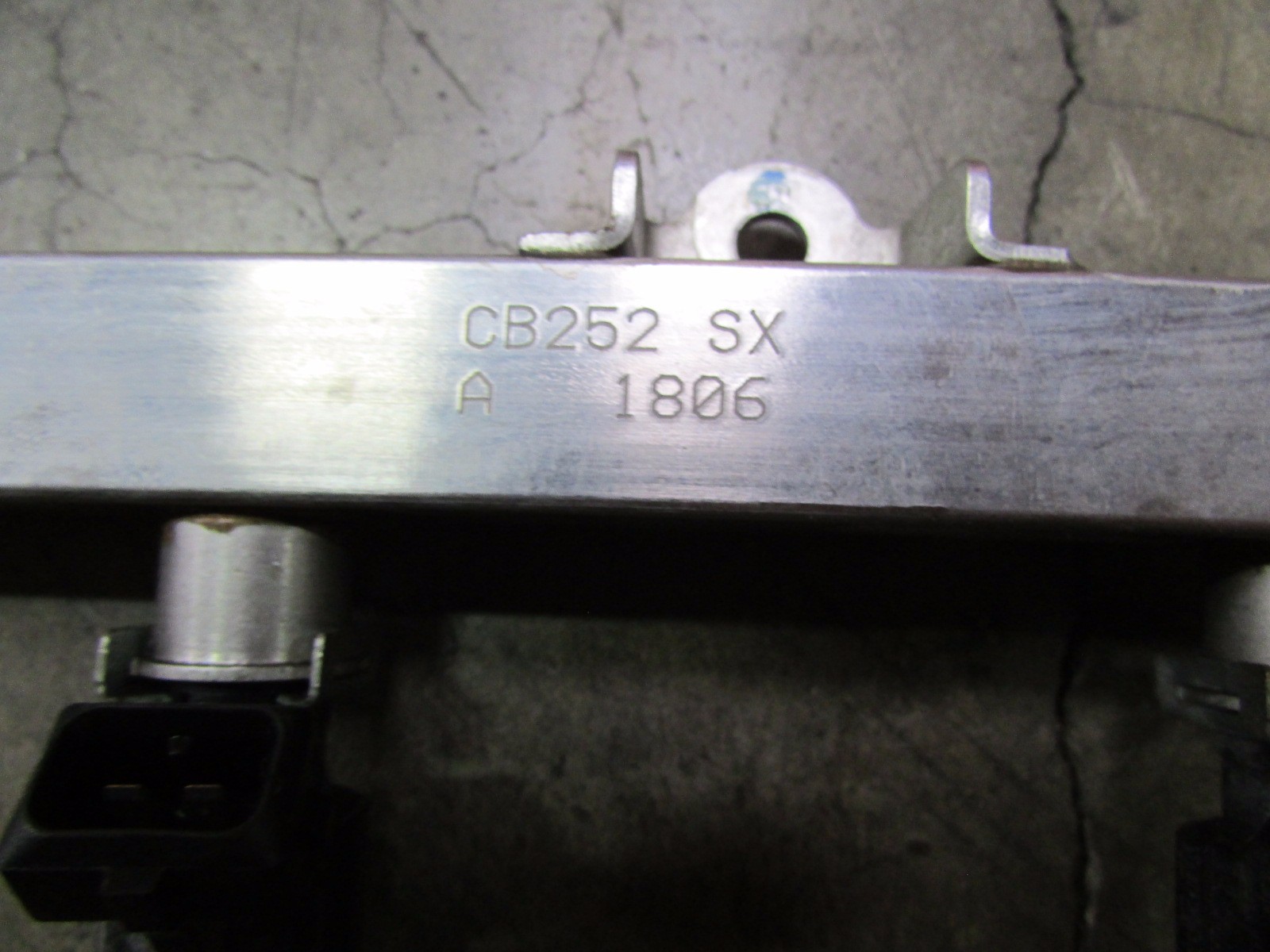 Lamborghini Gallardo, LH, Left Fuel Rail, With Injectors, Used, P/N 07L133681E