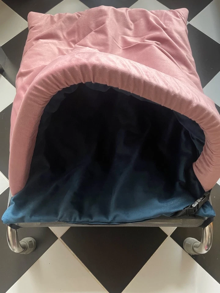 HiK9 Inglés Rosa Terciopelo y Terciopelo Azul Medianoche Lujo Acurrucarse Túnel Pequeño Foto 2 de 4