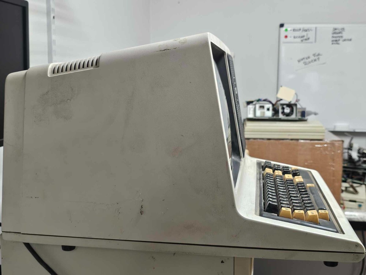 Vintage Radio Shack TRS-80 Data Terminal DT-1 Computer Model 26
