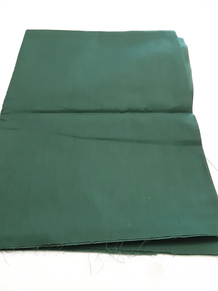 Green Fabric Solid Plain 3 Yds 19 In X 42 - Image 2 of 2
