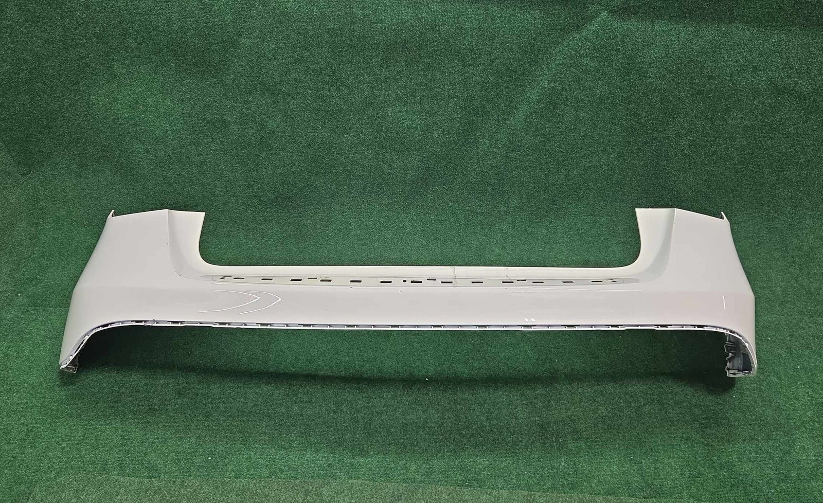 2015-2020 Mercedes Benz Gla 250 Rear Bumper Trim Polar White 149 Oem A1568802540