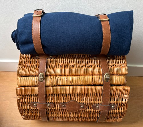 Vintage Wicker Barrel Picnic Basket Wine for 4 w/Mercedes Benz Blanket