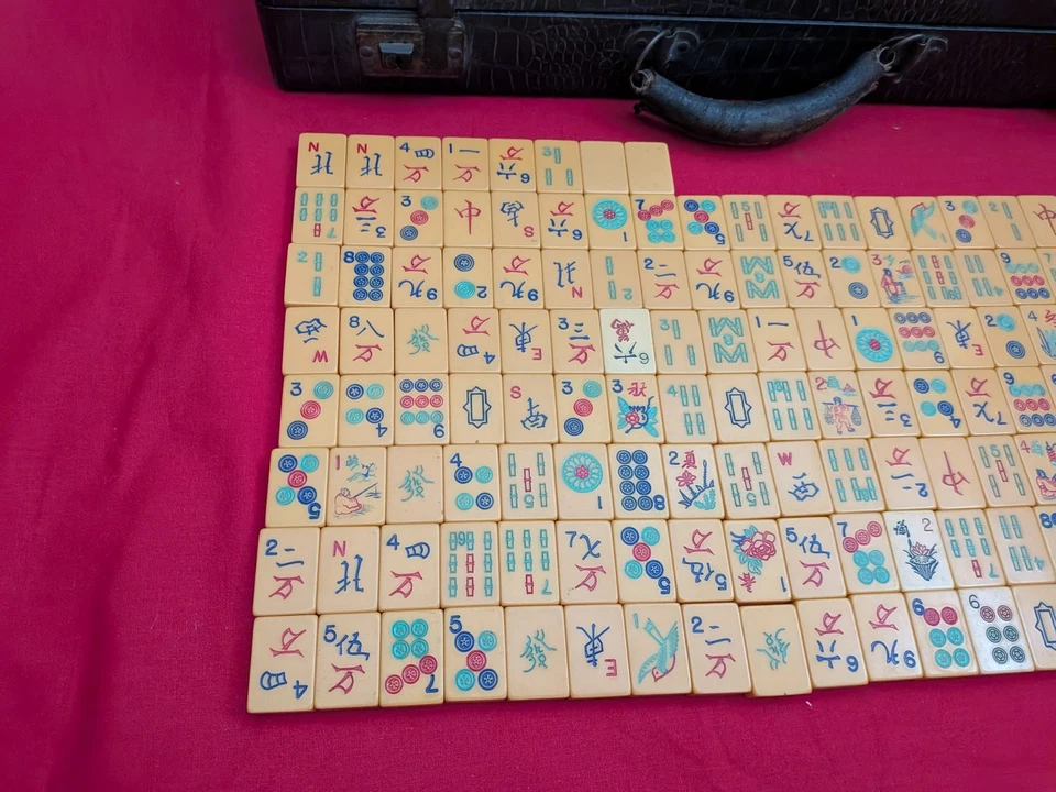 Vintage Butterscotch Bakelite Mahjong Set 148 Tiles Game - Image 2 of 4
