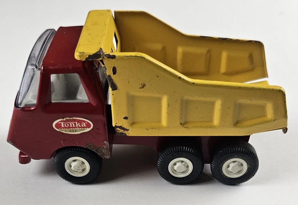 老式 20 世纪 70 年代 5 英寸黄色和红色压钢 Tonka 迷你自卸车 — 第 4/4 张图片