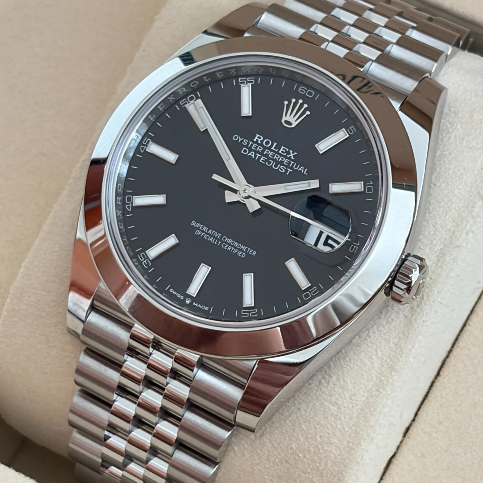 2025 New unworn Rolex Datejust 41mm - Black dial - Jubilee - Reference 126300 image 3