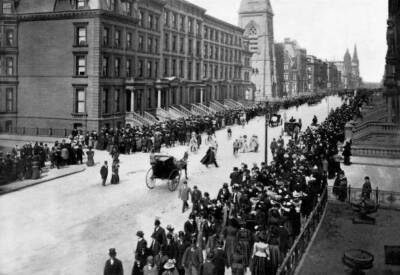 Easter Parade on Fifth Avenue, New York City Illustration Old Photo