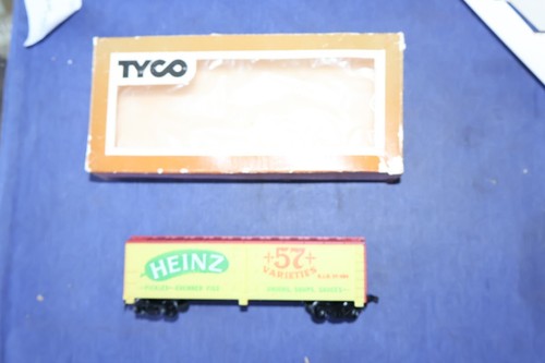 2 HO Scale Rail Cars ,1 Tyco Heinze 57 and 1 Pulling PowerSerch light car w/Box - Picture 2 of 13