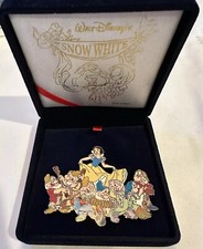 RARE NIB Jumbo Disney Snow White Seven 7 Dwarfs Disneyland Resort Pin Velvet Box
