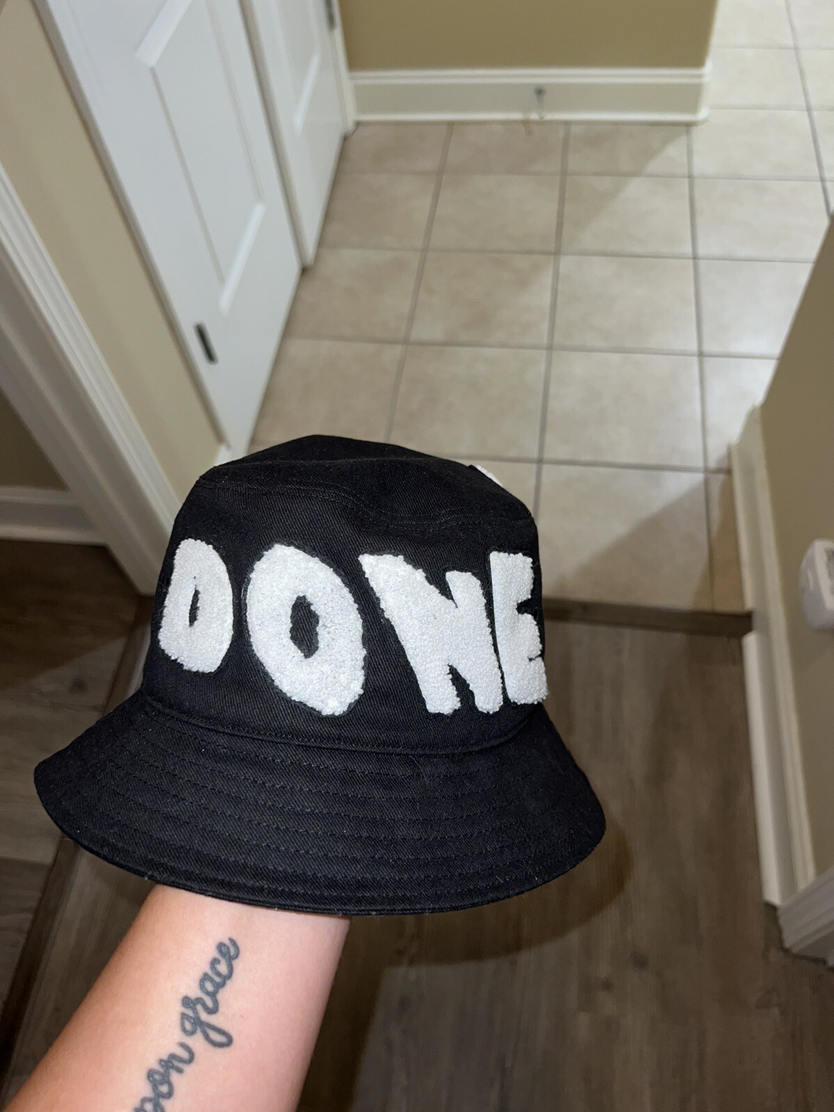 Stylish Unisex Bucket Hat for Sun Protection-image