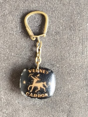 VINTAGE VERNEY CARRON ARMORY HUNTING RIFLE BOURBON KEYCHAIN 60s EU