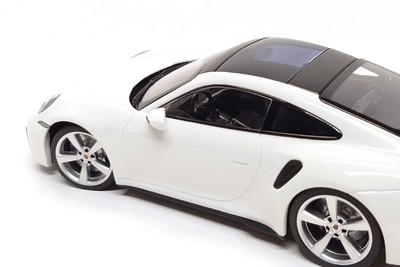 Minichamps 1:18 Porsche 911 Turbo S (992) in White (Dealer Edition