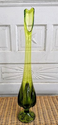Vintage MCM Viking Glass Epic 6 Petal 22.2  Swung Vase In Avocado Green