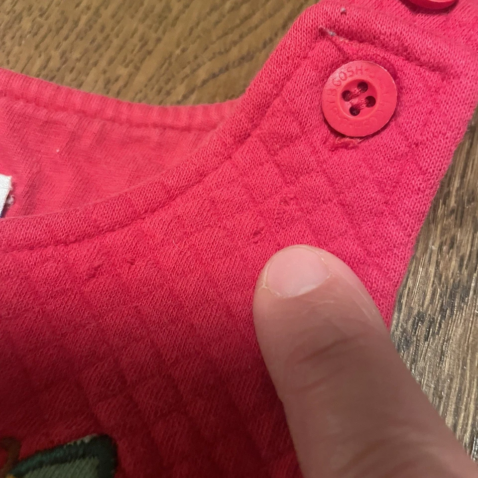 Macacão acolchoado vintage Oshkosh bebê meninas 6 9 meses vermelho design de frutas - Imagem 2 de 4