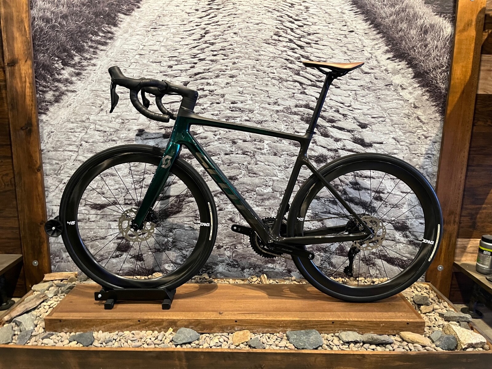23 Scott Addict 20 - 105 Di2 12spd - ENVE - Carbon Disc Road Bike - 54cm - Green