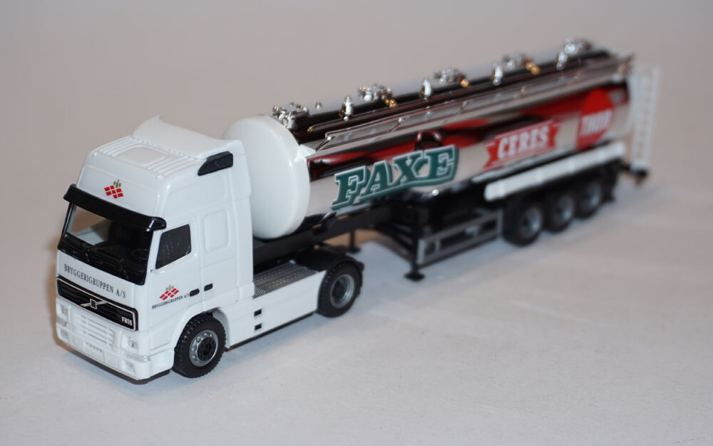 Volvo F12 GL + semi-remorque bâchée "I love Albedo" - SNC