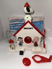 Sno-Cone Machine Original Snoopy Dog, Peanuts, Snow Cone Crushed Ice  2009