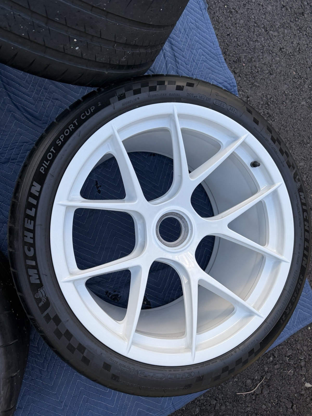 20/21 Factory Porsche 911 GT3RS 992 9GT601025AL 9GT601025AM Rims With TPMS Tires