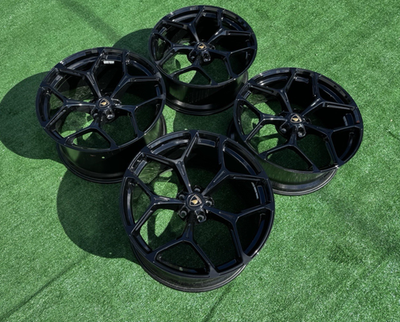 2025 Lamborghini Revuelto OEM Wheel Set – 21”/22” Staggered