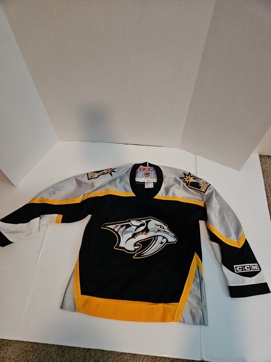 Vintage NHL Nashville Predators Hockey SIGNED CCM Jersey Youth  