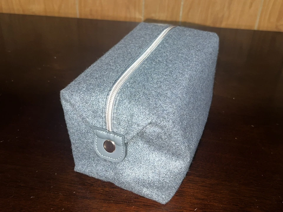 Bolsa de aseo Baylis y Harding. Unisex. Gris Foto 2 de 4