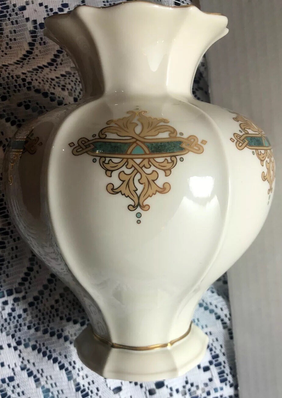 LENOX CATALAN PORCELAIN VASE 24K GOLD TRIM GREEN SCROLLS URN IVORY