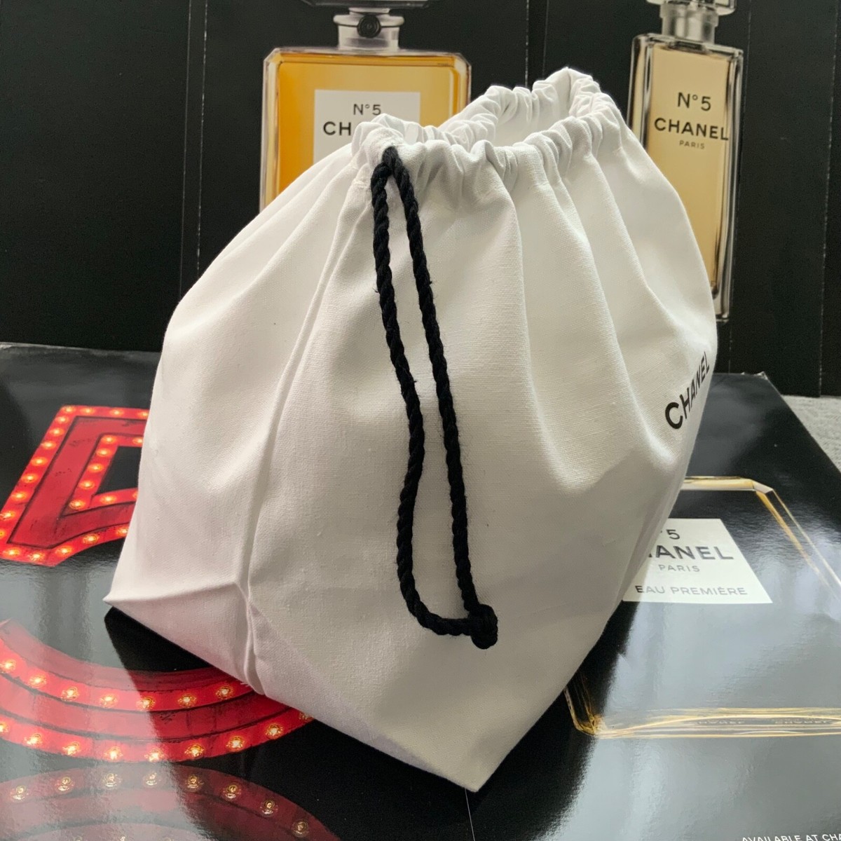【新品】CHANEL BEAUTÉ ホワイトポーチ CHANEL BEAUTE Pouch Holiday 2024 limited White 18x12x5cm