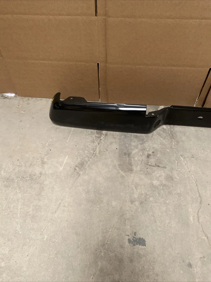 Genuine Ford Bumper Assembly 2004-2011 Ranger 4L5Z-17906-DA Foto 2 de 4