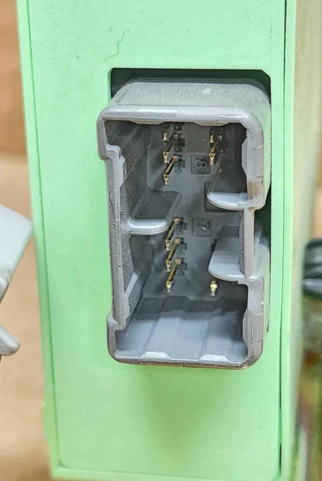 Módulo de relé de luz de circulación Lexus GS300 GS400 GS430 82642-33020 OEM Foto 3 de 3