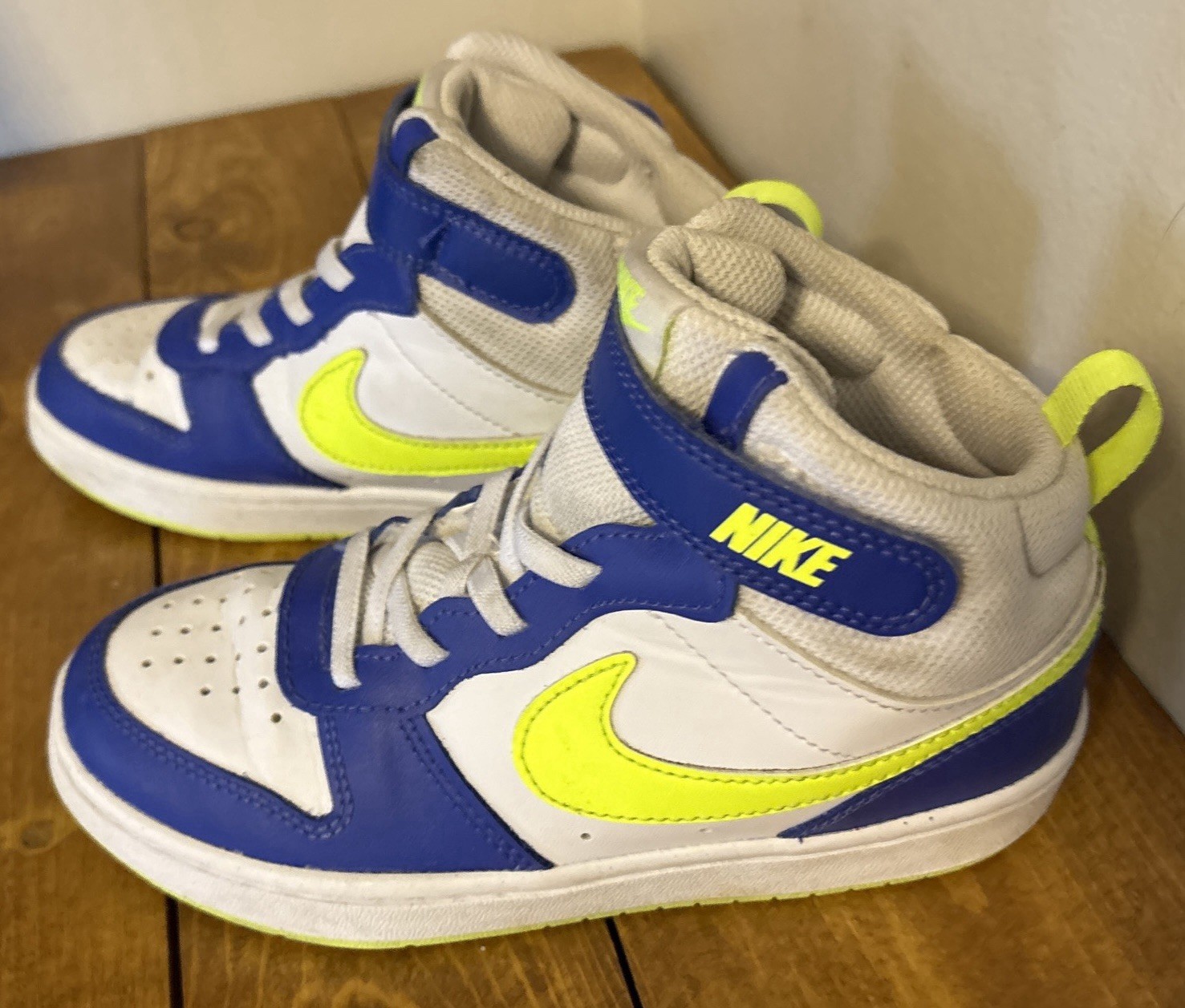 Nike Kids Court Borough Mid 2 Size 1.5Y HJ9243-488 White Blue Yellow