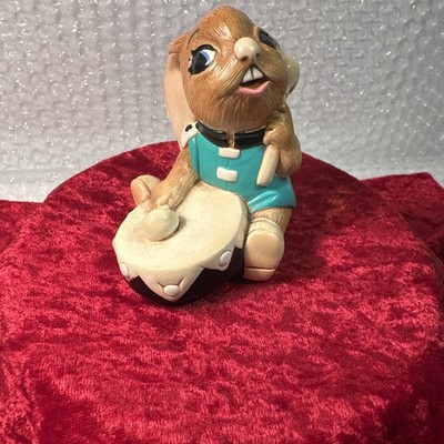 Pendelflosse Hase Figur ''Bongo'' in grüner Kleidung. Boxed 