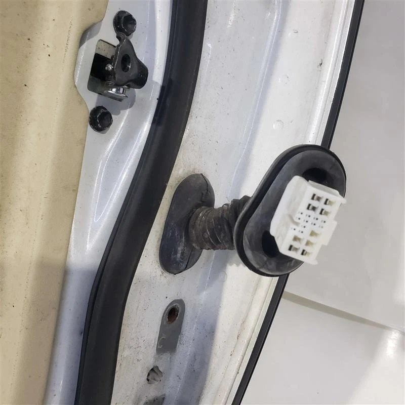 Porta traseira esquerda acabamento solto fabricante de equipamento original 2007 2008 2009 2010 2011 2012 Lexus ES350 - Imagem 2 de 4