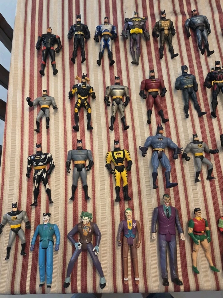 Винтажный лот из 44 смешанных экшн-фигурок Kenner Batman - Изображение 2 из 4