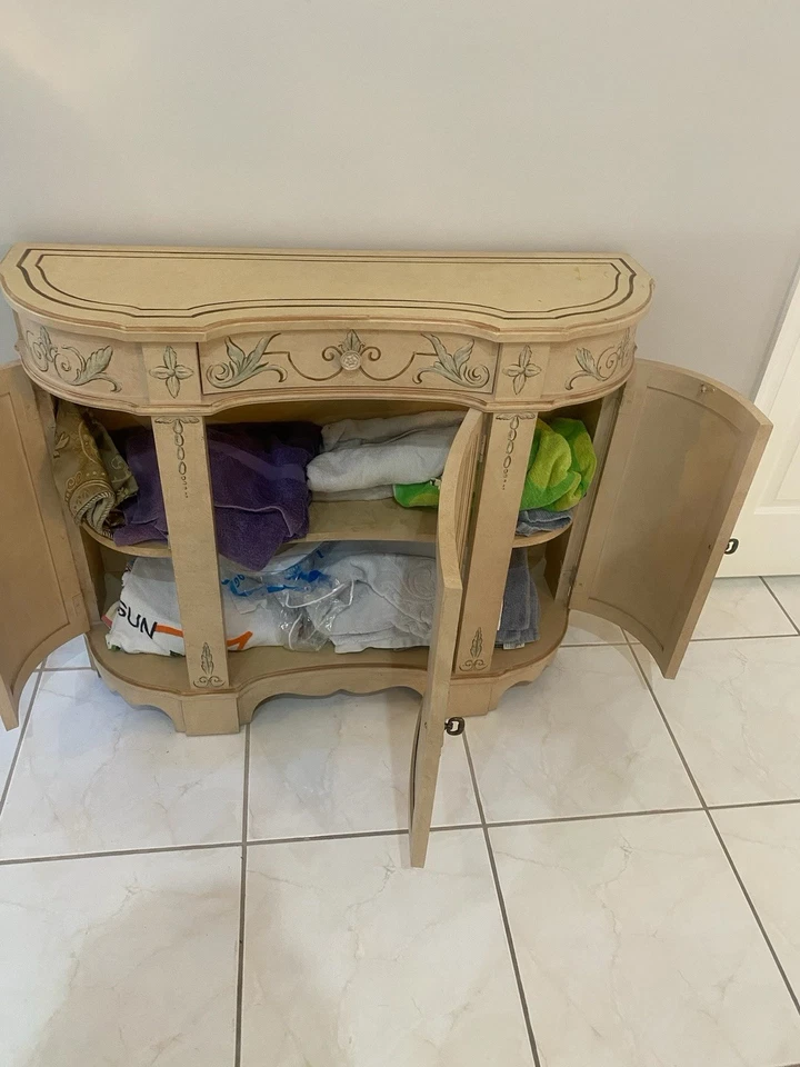 Gabinete vintage pintado a mano Foto 4 de 4