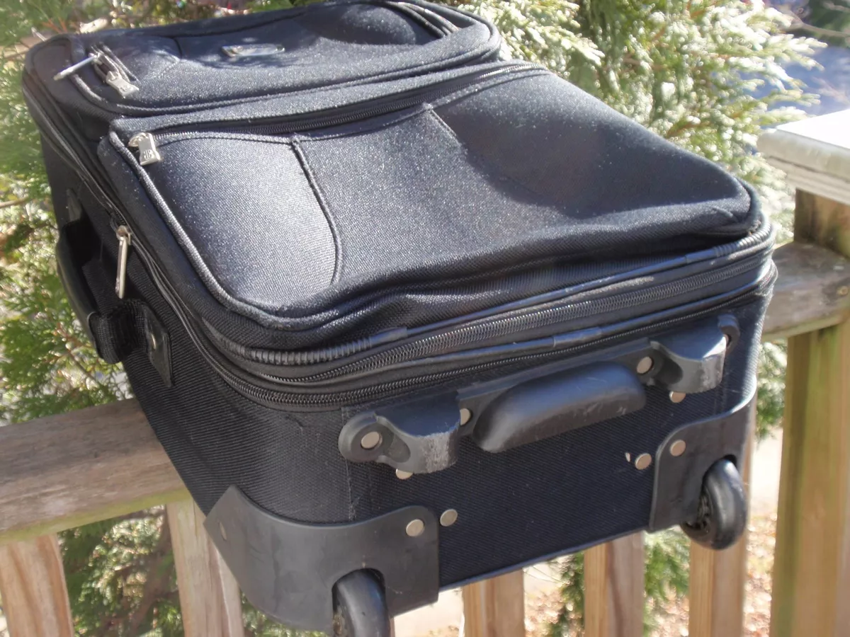 BILL BLASS TRAVEL LUGGAGE BLACK WHEELS EXPANDABLE ADJUSTABLE HANDLE