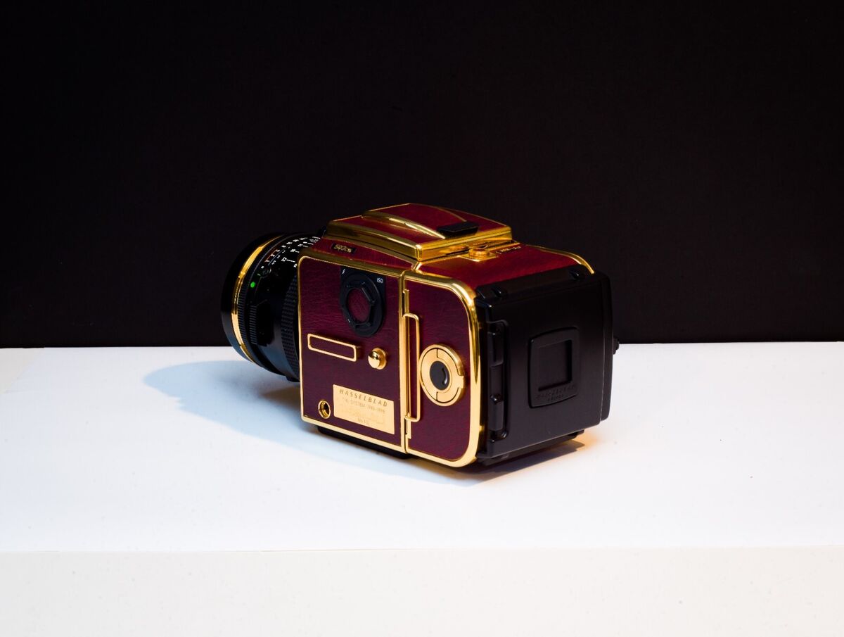 Hasselblad 503CW Gold Supreme Kit, 50th Anniversary Limited Hasselblad 503CW Gold Supreme Kit, 50th Anniversary Limited