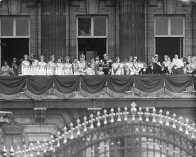 Queen Elizabeth Ii & Prince Philip And Members Of Royal Family 1953 Old Photo
