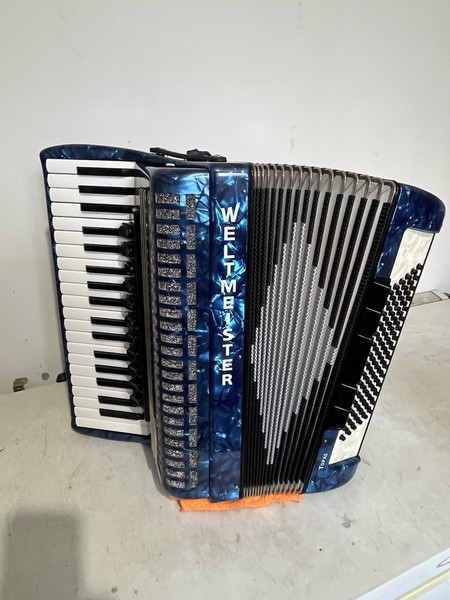 Acordeon  Weltmeister Topas IV