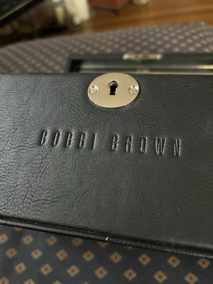 Estuche de Maquillaje Bobbi Marrón Baúl Negro Imitación Cuero Estuche Algunos Usan Sin Llaves Ver Fotos Foto 2 de 4