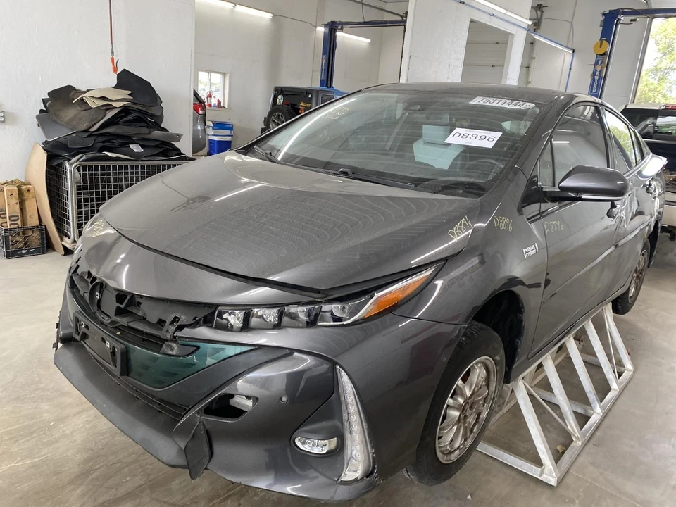 Used Front Center Interior Rear View Mirror fits: 2018 Toyota Prius Prius Prime - Image 2 of 4