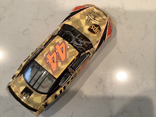 DALE JARRETT AUTOGRAPHED 2007 TOYOTA CAMRY UPS KENTUCKY DERBY DIECAST & CARD - Picture 7 of 12