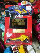 VOLKSWAGEN VW BEETLE BUG JOHNNY LIGHTNING 1:64 YELLOW BUGABOO 1/5000 NEW IN PACK