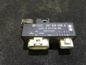 357919506A Lüfter Steuergerät Relais 898719000 Volkswagen Golf DE256354-31