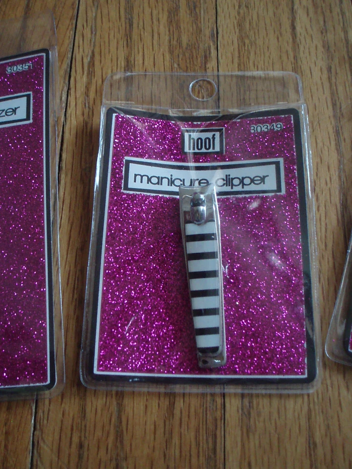 finger nails and tweezers lot of 4 items-manicure clippers-toe spacers-nail file - Image 4 of 4