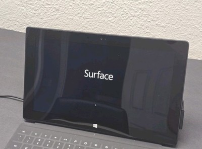 Microsoft Surface RT 2012 1572 Tablet 25GB RT Edition Windows - *Read*