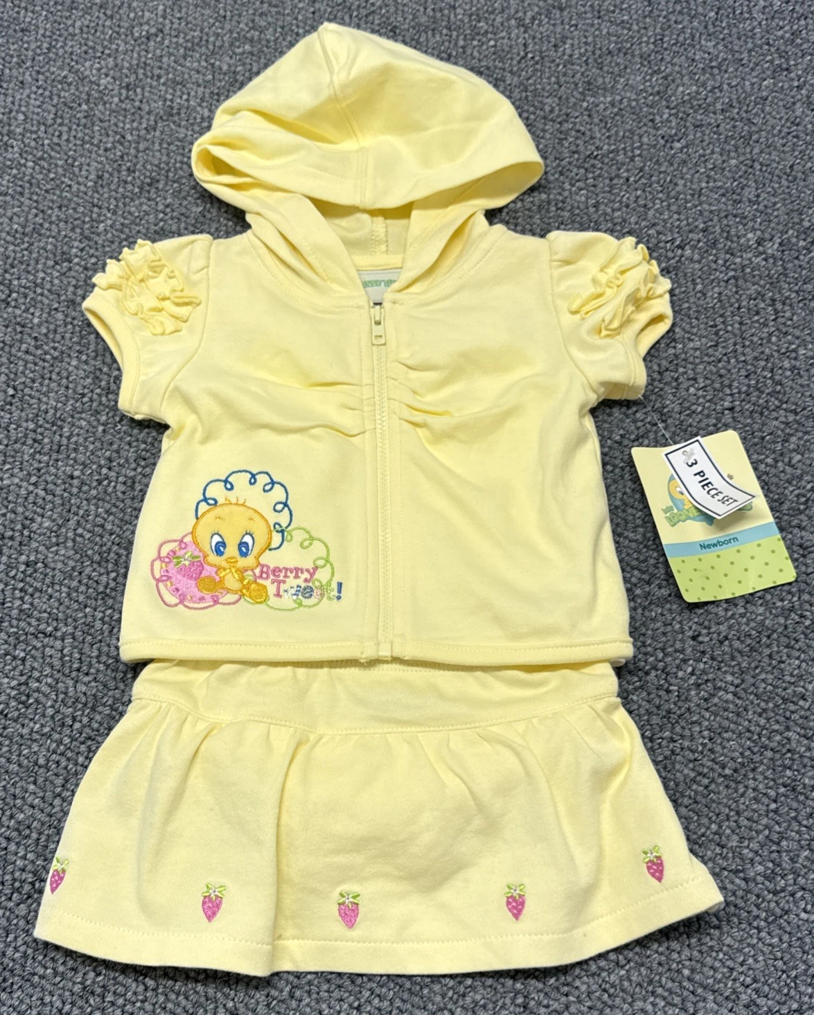 VTG Y2K Looney Tunes Tweety Bird Fruit Strawberry Embroidered 3pc Outfit 0/3M