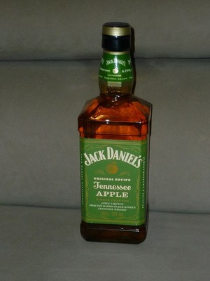 Jack Daniel's Tennessee Apple 35% Vol. 700ml -14-